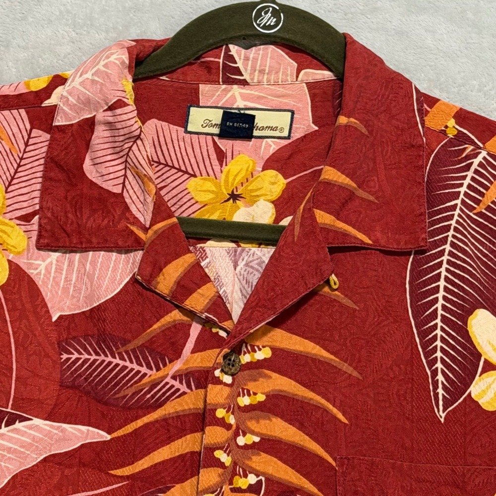 Tommy Bahama Hawaiian Shirt Mens Medium Red Floral Silk Camp Aloha Tropical - Picture 2 of 10